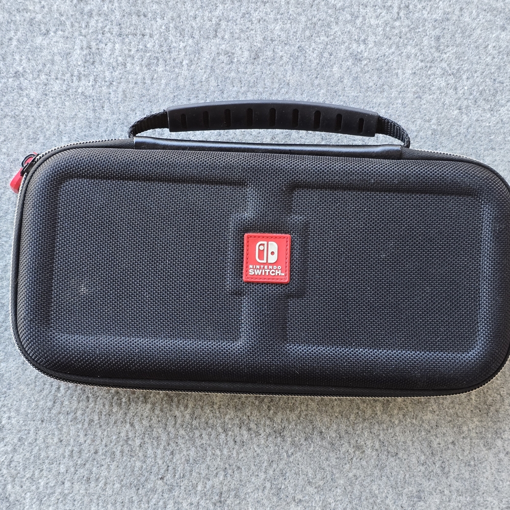Nintendo Switch Black Carrying Traveler Deluxe Case